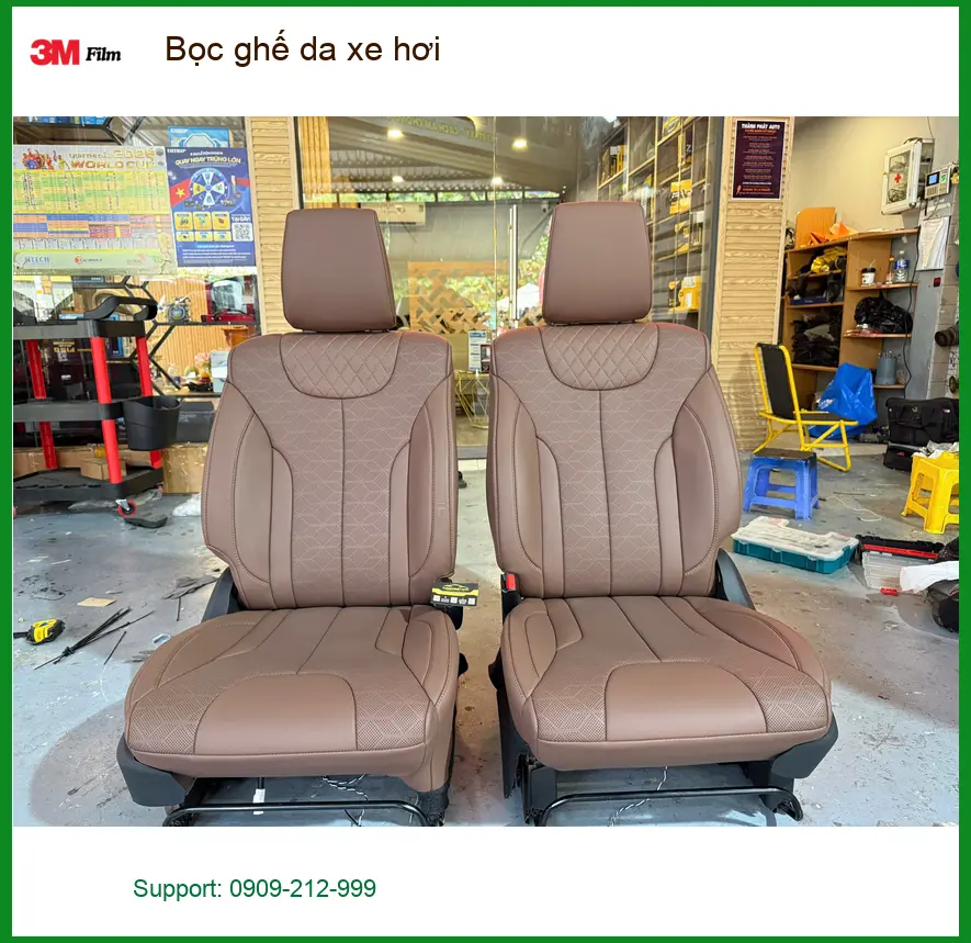 Chị Vân bọc ghế da xe hơi Mazda 3 tại Quận 6 vì ghế cũ đã xuống cấp