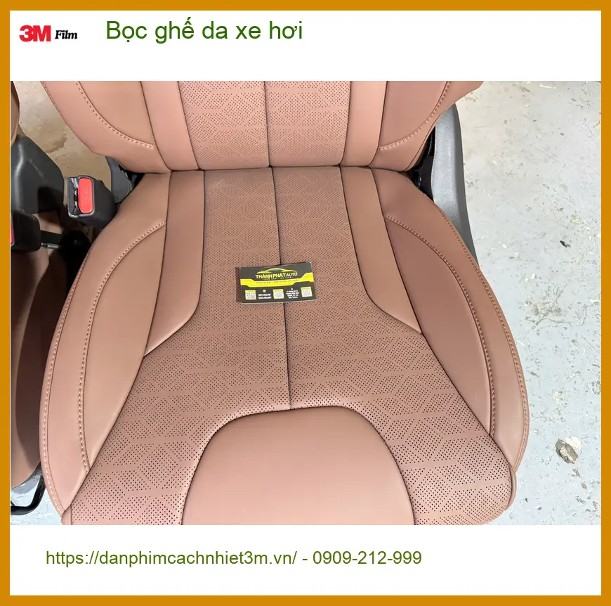 Chị Vân bọc ghế da xe hơi Mazda 3 tại Quận 6 vì ghế cũ đã xuống cấp ảnh thực tế 2