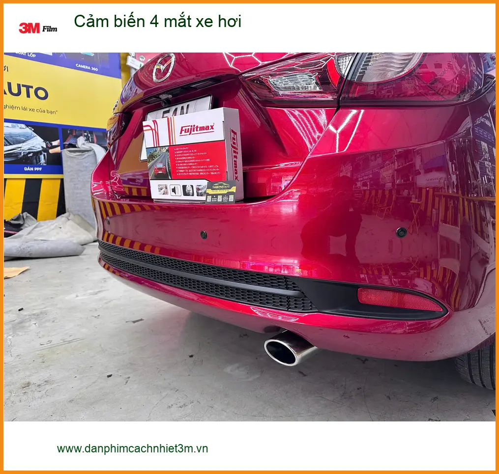 Chị Mai Anh lắp cảm biến 4 mắt xe hơi cho Mazda CX-5 tại Quận 11.
