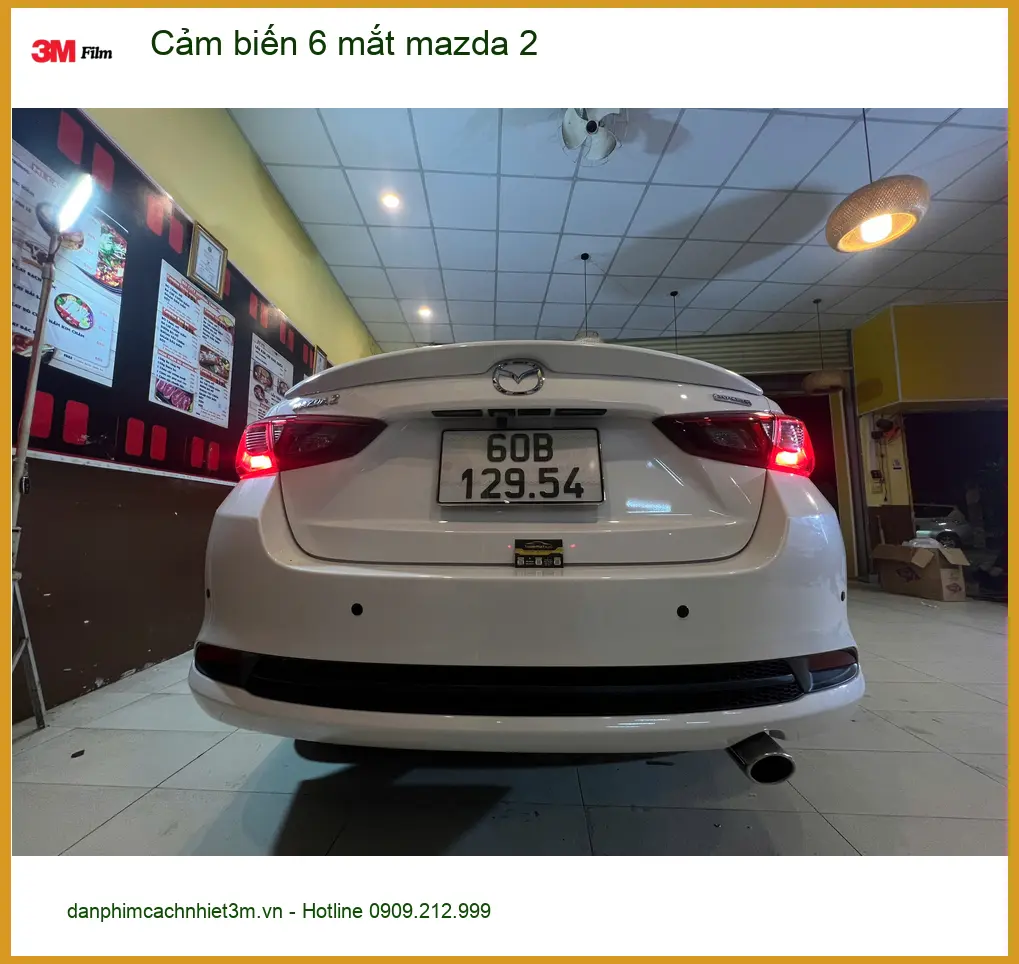 Anh Quang lắp cảm biến 6 mắt Mazda 2 tại Quận 6 để đỗ xe an toàn hơn