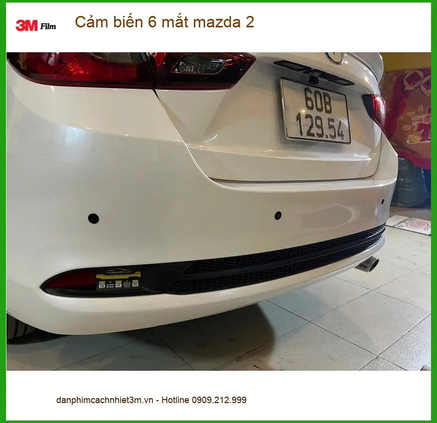 Anh Quang lắp cảm biến 6 mắt Mazda 2 tại Quận 6 để đỗ xe an toàn hơn ảnh thực tế 2