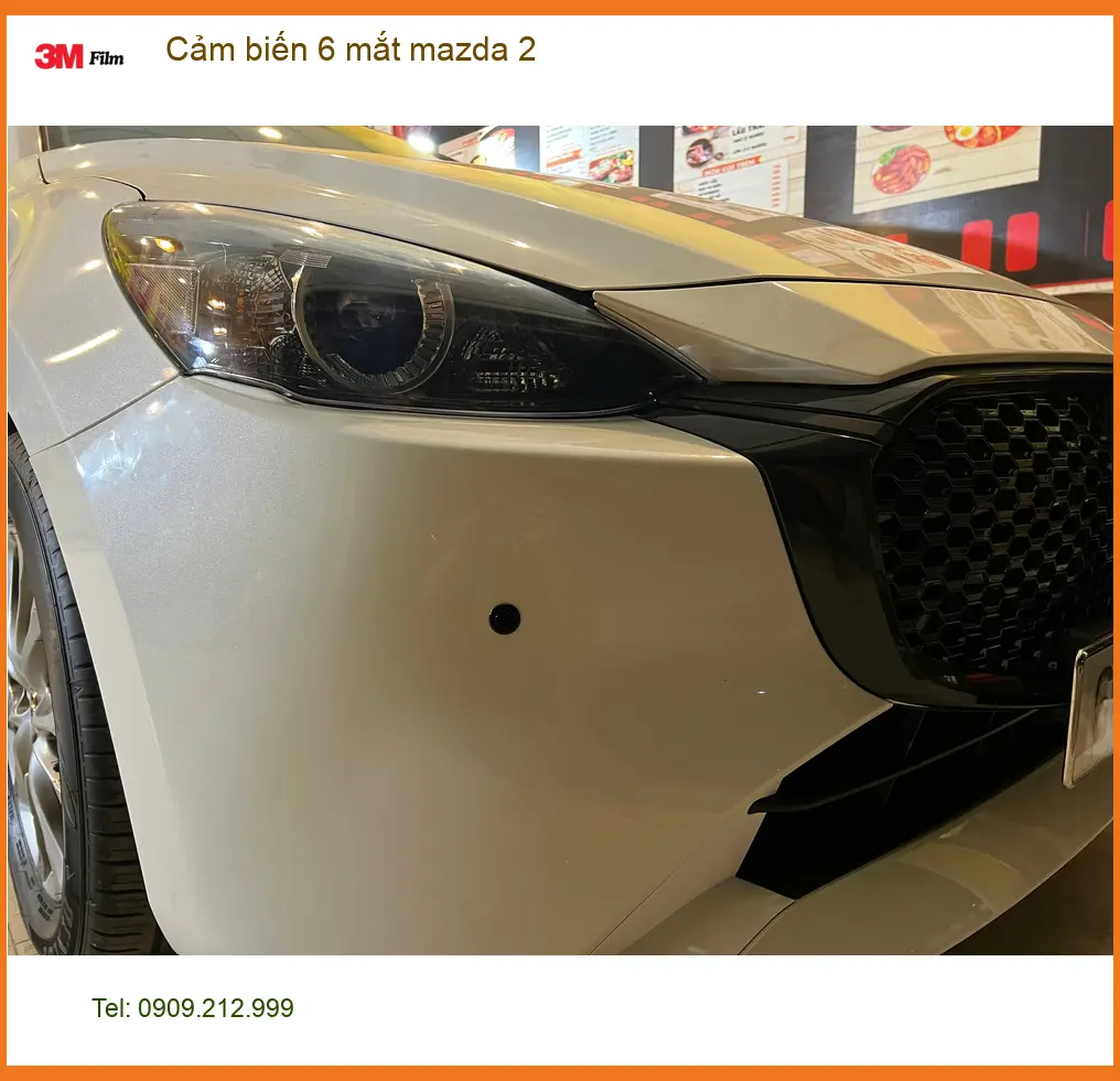 Anh Quang lắp cảm biến 6 mắt Mazda 2 tại Quận 6 để đỗ xe an toàn hơn ảnh thực tế 3