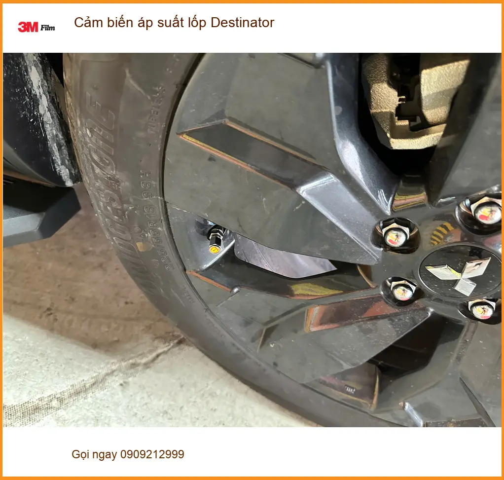 Anh Lâm lắp cảm biến áp suất lốp Destinator cho Honda HR-V tại Củ Chi. ảnh thực tế 3