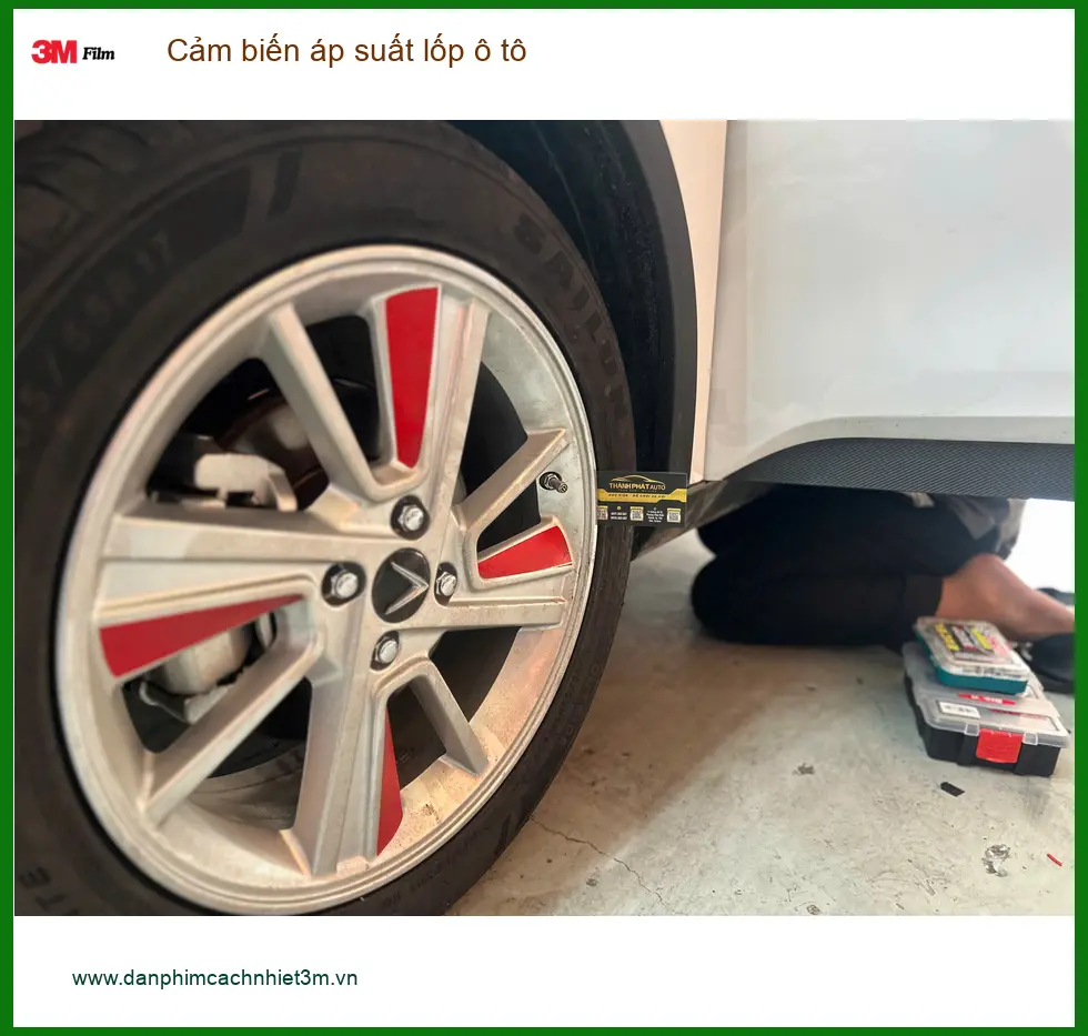 Anh Thành lắp cảm biến áp suất lốp VinFast Lux A2.0 ở Quận 8 cho an toàn ảnh thực tế 4