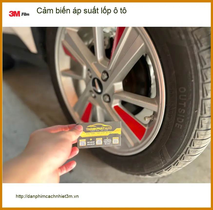 Chú Phước lắp cảm biến áp suất lốp ô tô tại Quận 12 cho xe Fortuner