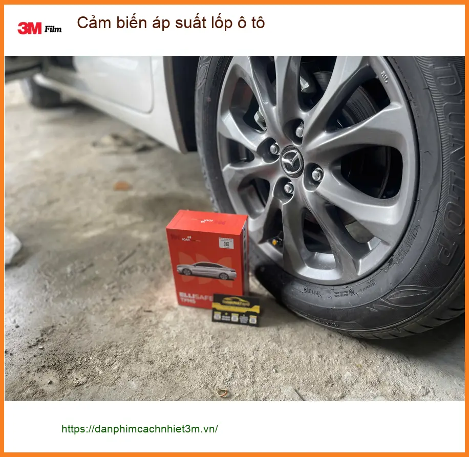 Anh Đạt lắp cảm biến áp suất lốp ô tô tại Nhà Bè cho Kia Carnival an tâm mỗi chuyến đi. ảnh thực tế 3