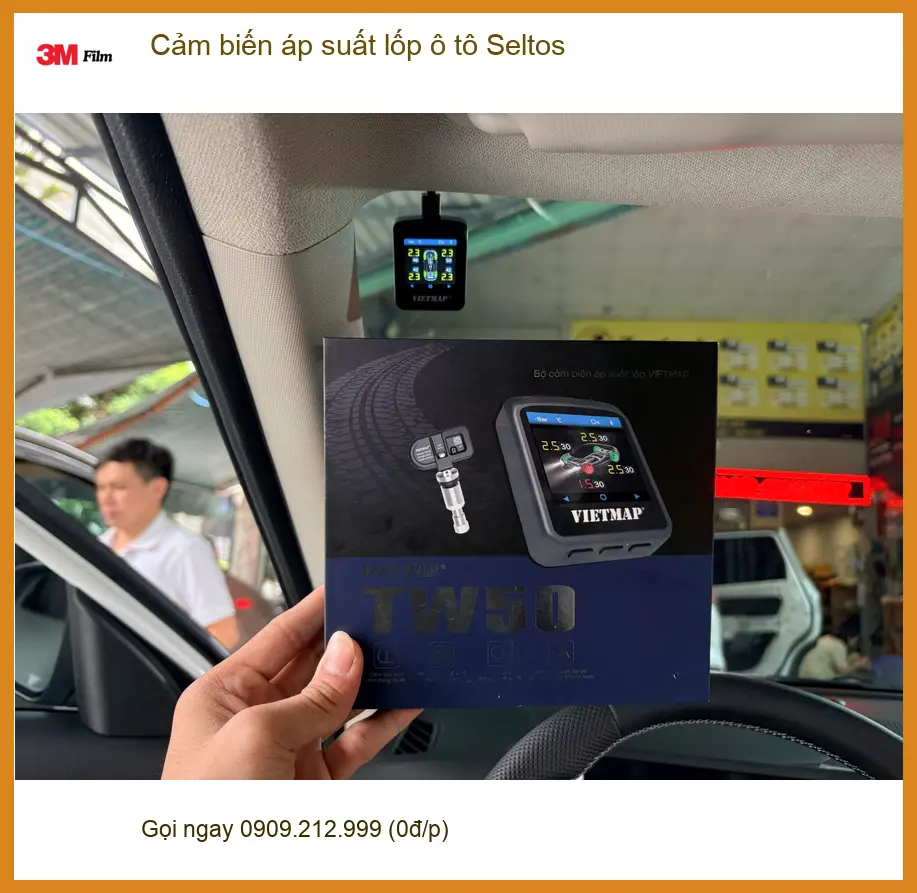 Anh Kiên lắp cảm biến áp suất lốp Seltos chính hãng tại Quận 1