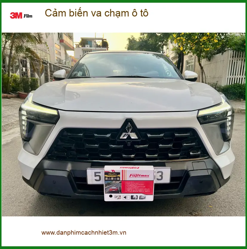 Chị Thư lắp cảm biến va chạm ô tô cho Hyundai Accent tại Quận 10 để lái xe an toàn hơn