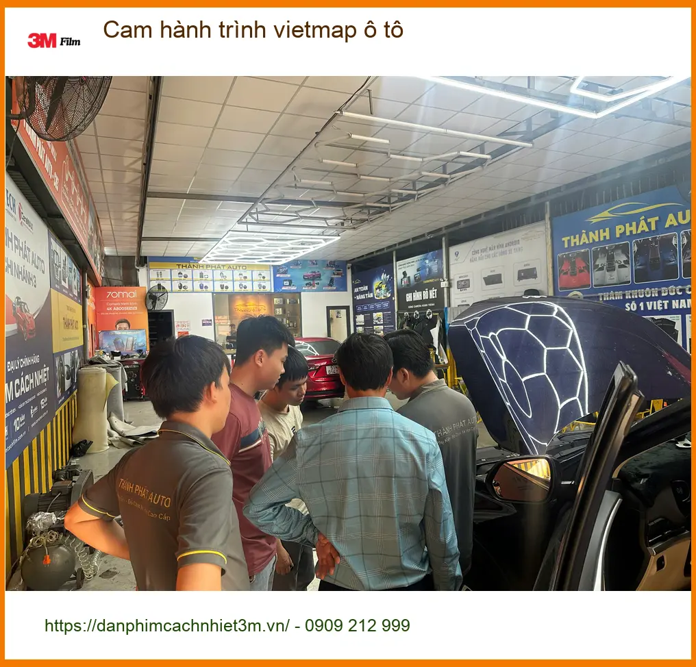 Chú Quang lắp Cam hành trình Vietmap ô tô Ford Everest tại Quận 7 an toàn ảnh thực tế 3