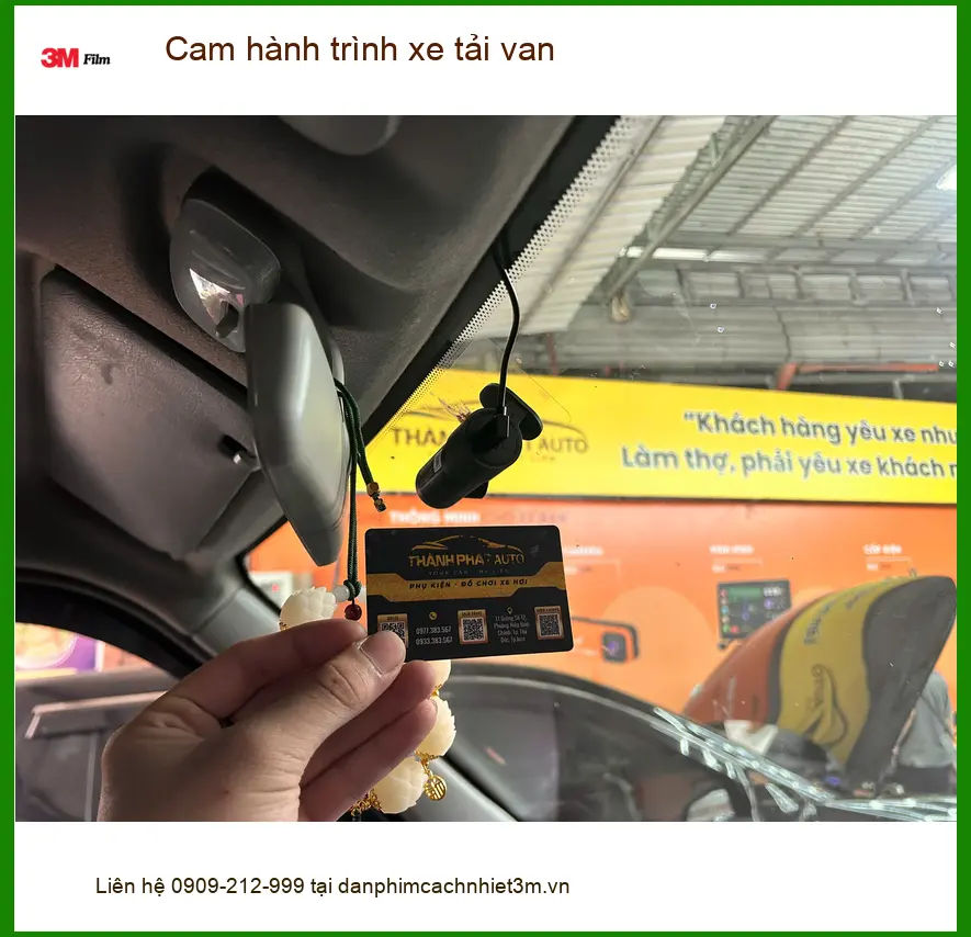 Anh Bách gắn cam hành trình xe tải van Ford Transit Quận 2 an toàn