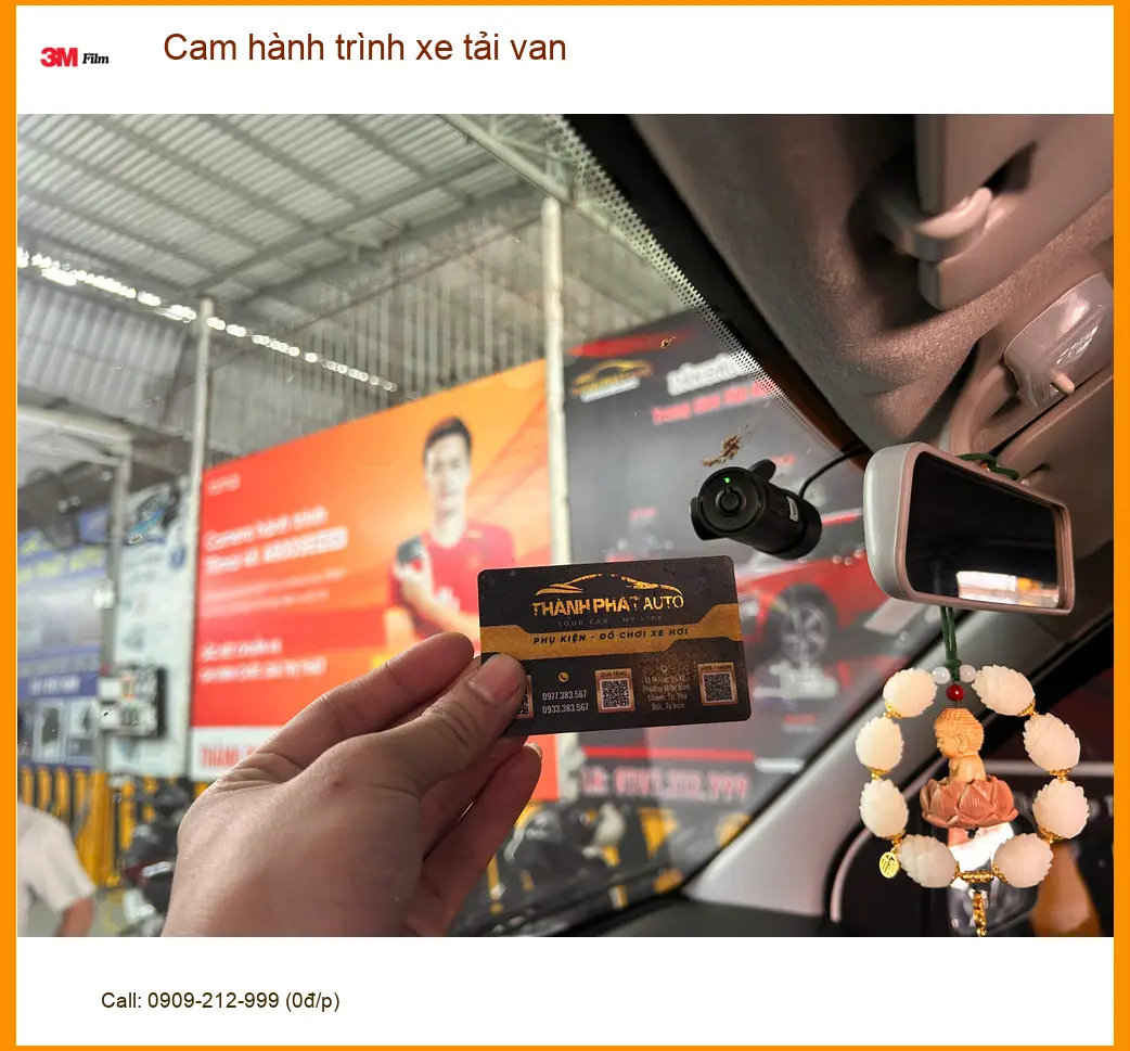 Anh Bách gắn cam hành trình xe tải van Ford Transit Quận 2 an toàn ảnh thực tế 4