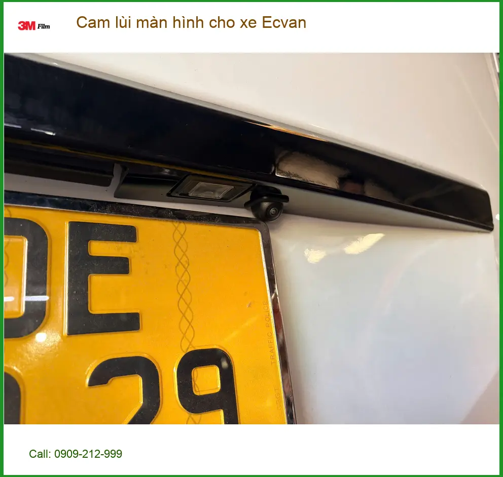 Anh Quang Minh lắp cam lùi màn hình Ecvan tại Quận Tân Bình để đỗ xe dễ hơn