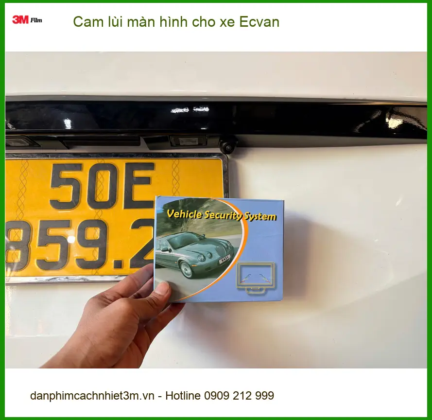 Anh Tấn lắp cam lùi màn hình cho xe Ecvan để dễ lùi xe ở Bình Chánh