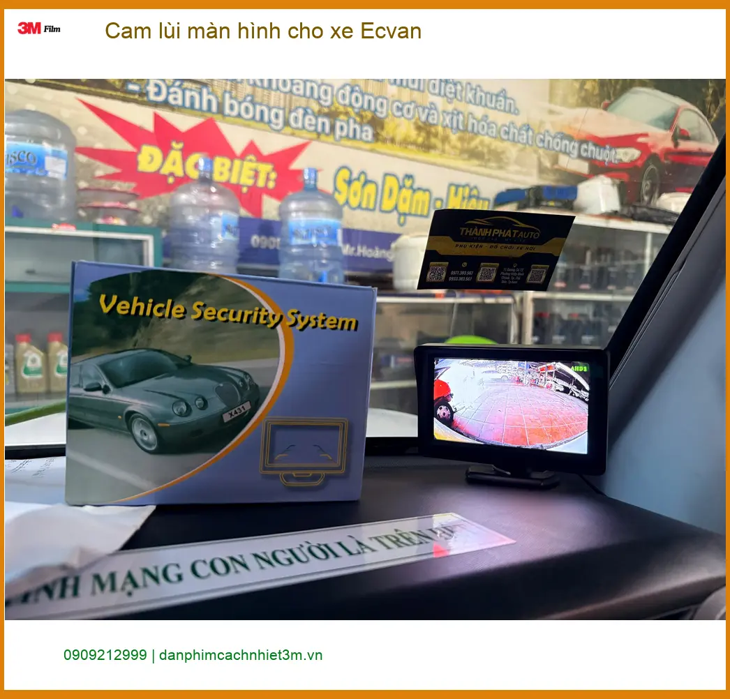 Anh Tấn lắp cam lùi màn hình cho xe Ecvan để dễ lùi xe ở Bình Chánh ảnh thực tế 2