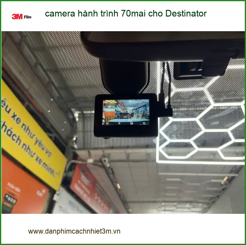 Chị Thảo lắp camera hành trình 70mai cho Hyundai Accent tại Hóc Môn để ghi lại hành trình rõ nét ảnh thực tế 4