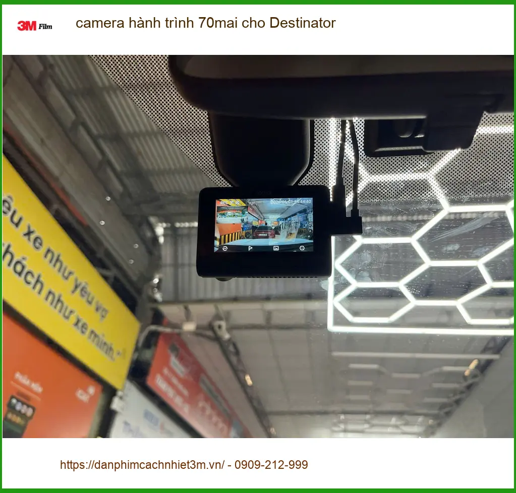 Chị Thảo lắp camera hành trình 70mai cho Nissan Kicks ở Quận 12