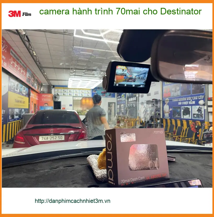 Chị Thủy lắp camera hành trình 70mai VinFast Lux A2.0 Quận 5 tăng cường an ninh.