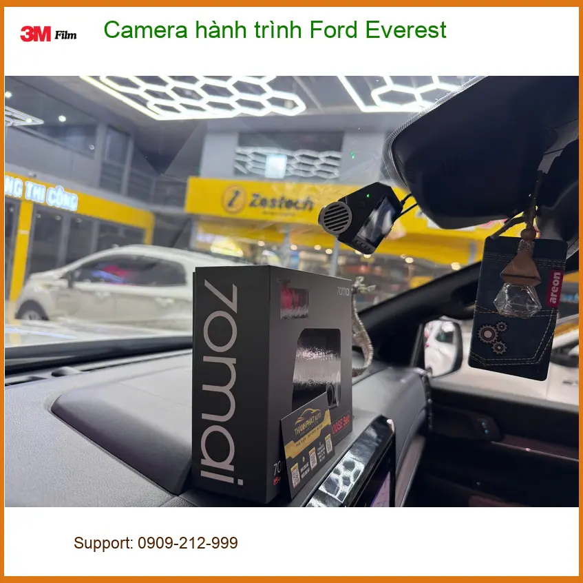 Anh Bách gắn Camera hành trình cho Ford Everest tại Quận 12 vì cần bằng chứng khi va chạm