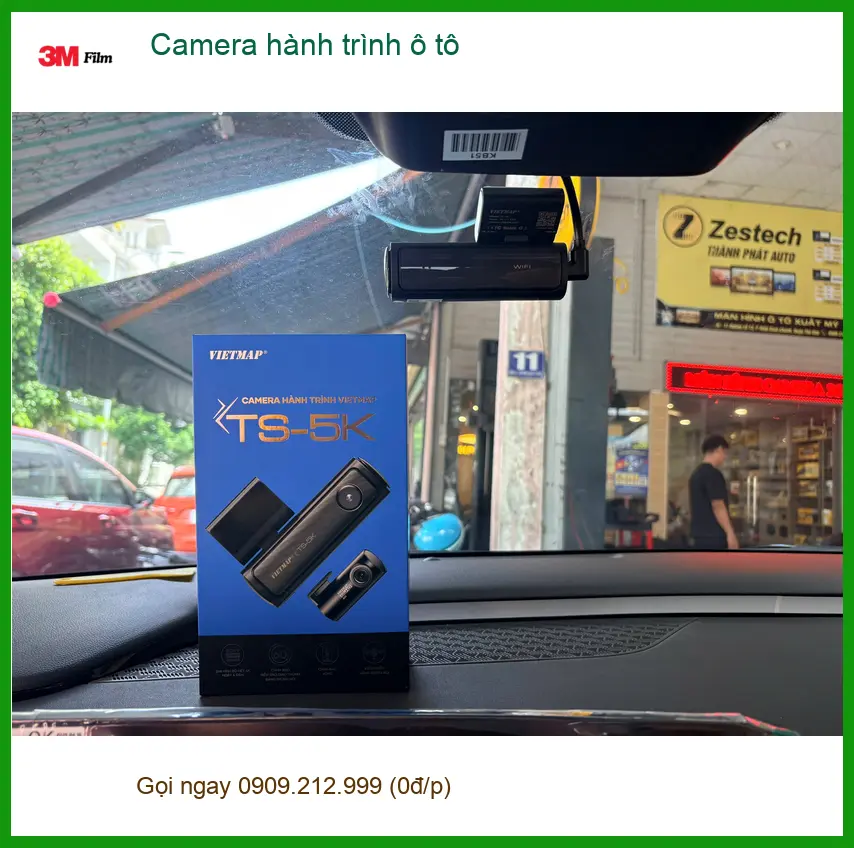 Anh Tùng lắp camera hành trình ô tô cho Honda CRV tại Quận 2 để ghi lại hành trình an toàn