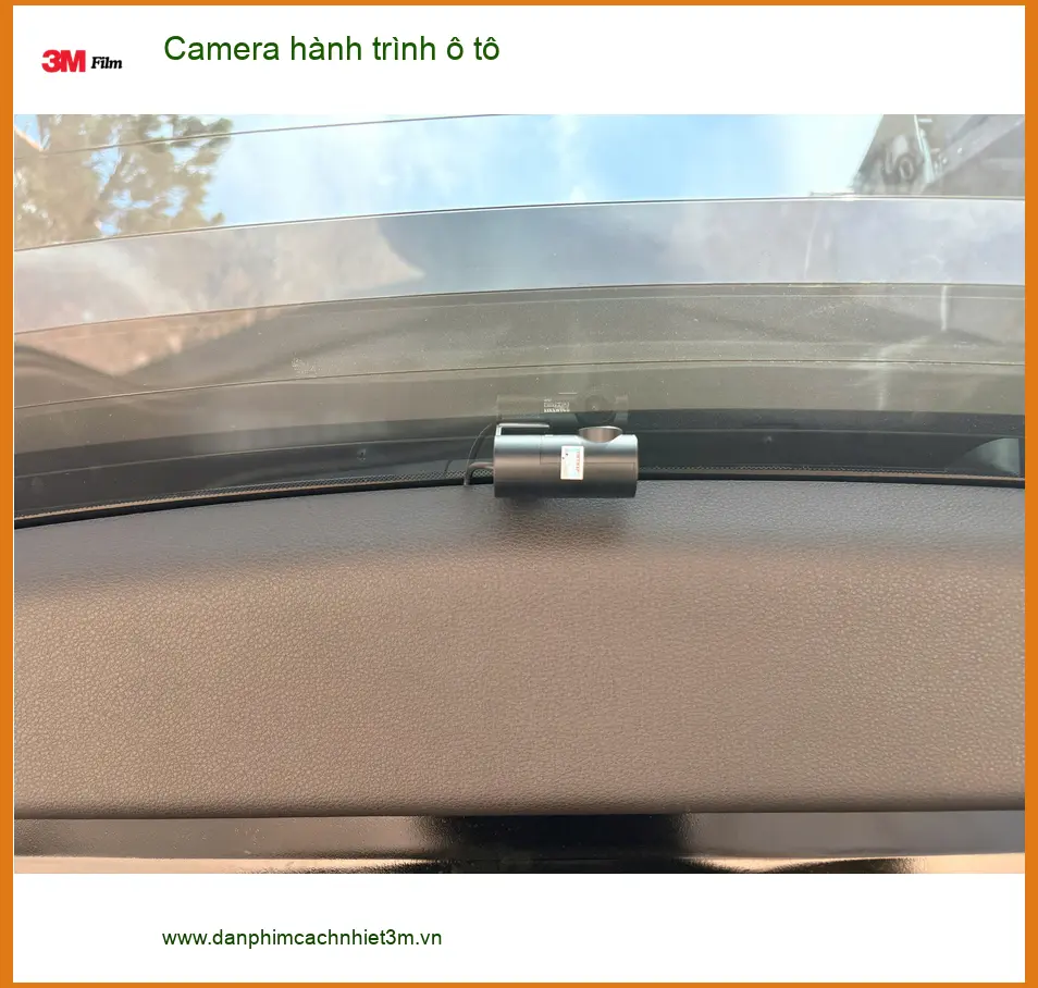 Anh Tùng lắp camera hành trình ô tô cho Honda CRV tại Quận 2 để ghi lại hành trình an toàn ảnh thực tế 4