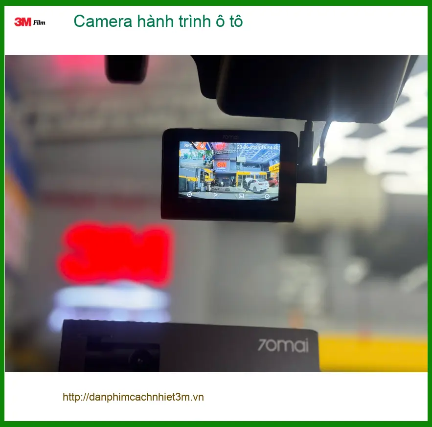 Bác Hưng lắp camera hành trình Ford Everest tại Quận 12 để giám sát