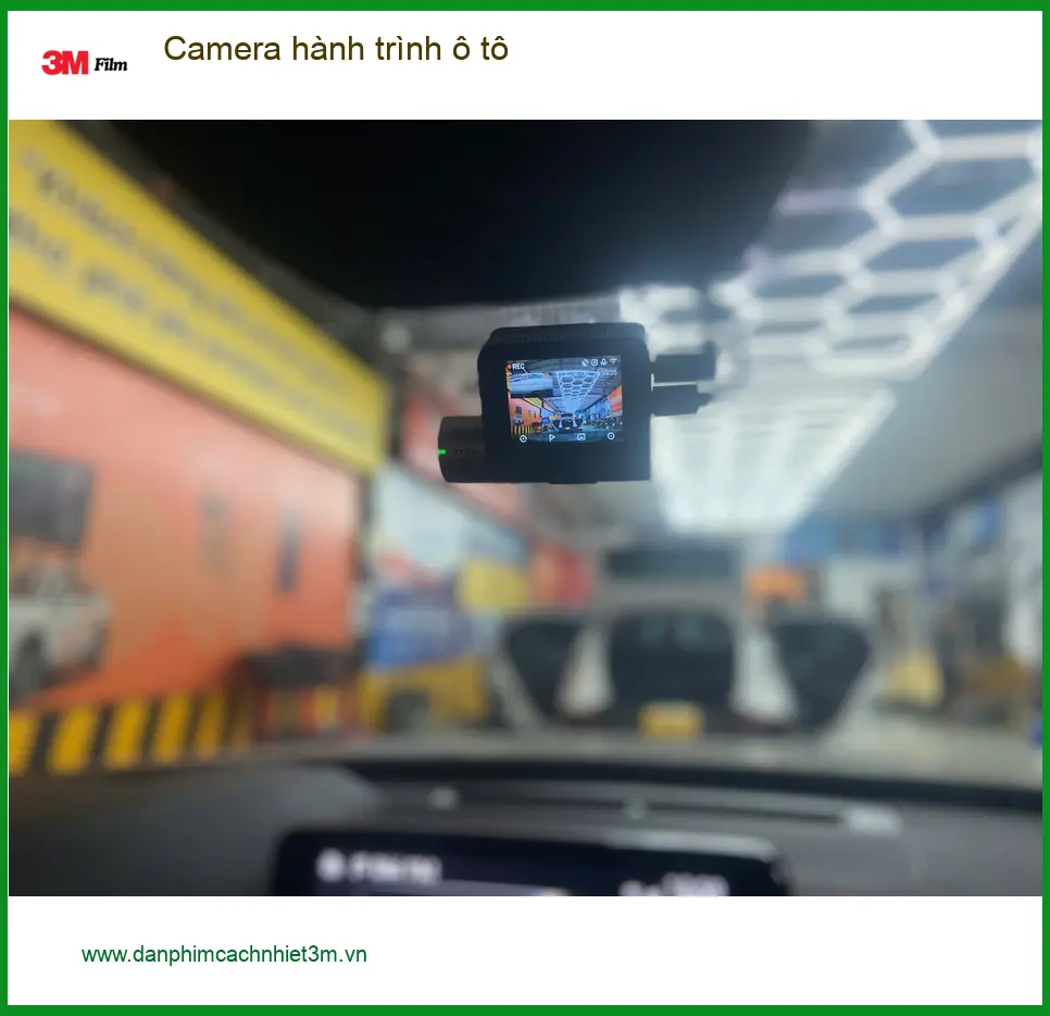 Cô Lan Anh lắp camera hành trình ô tô cho Hyundai Accent ở Quận 11 ảnh thực tế 4