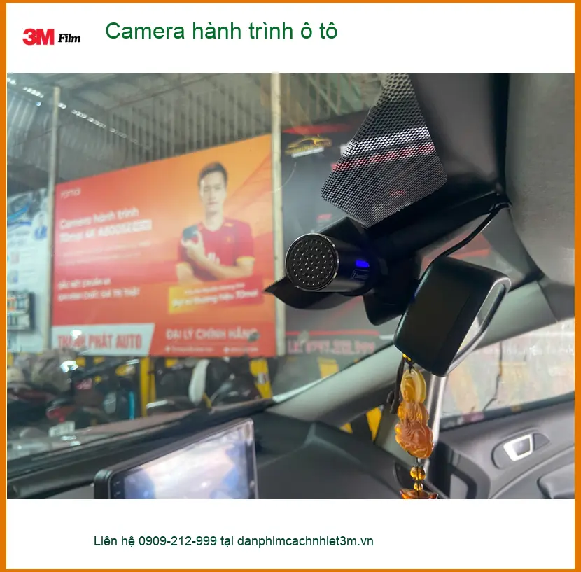 Chị Kim Anh lắp Camera hành trình ô tô cho Ford Everest ở Tân Bình