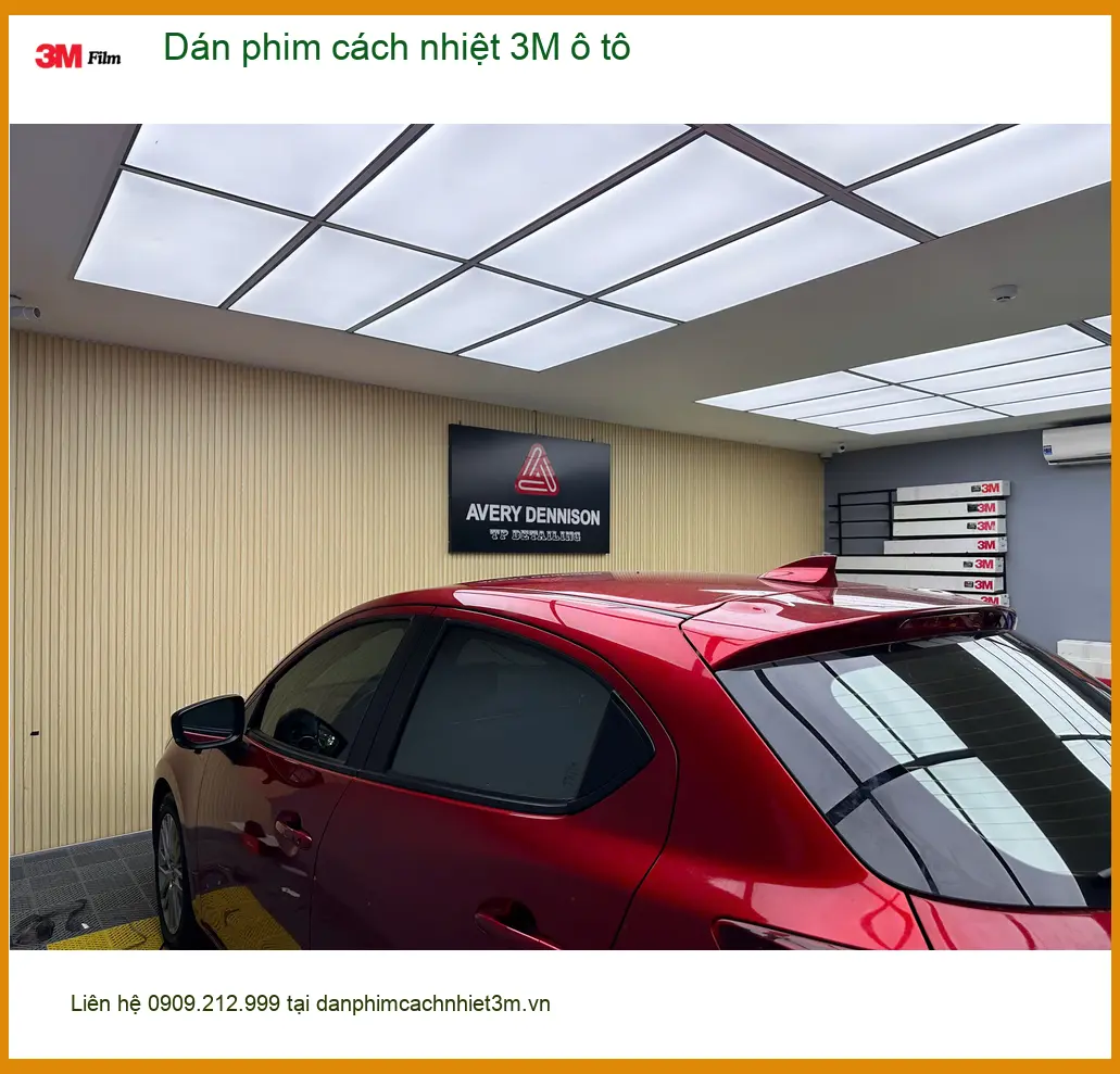 Anh Thành dán phim cách nhiệt 3M ô tô Honda CRV tại Quận 3 vì nắng nóng gay gắt