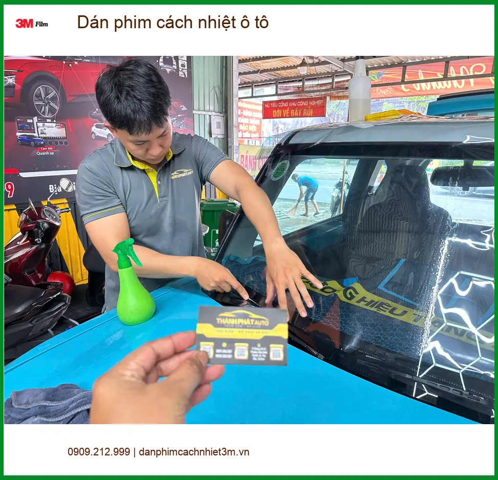 Anh Tùng dán phim cách nhiệt ô tô cho Honda CRV chống nóng hiệu quả tại Quận 10