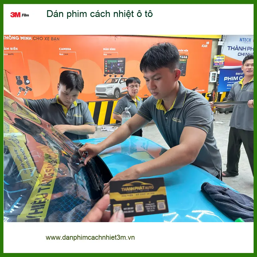 Anh Minh Triết dán phim cách nhiệt Hyundai Accent Quận 8 bảo vệ xe mùa nắng.
