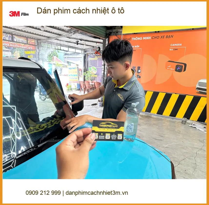 Chị Thoa dán phim cách nhiệt ô tô cho Toyota Vios tại Quận 9 để giảm nóng mùa hè oi bức ảnh thực tế 3