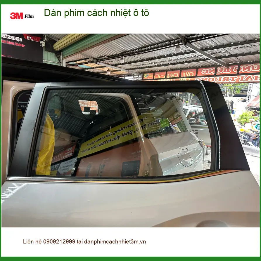 Bác Cường dán phim cách nhiệt ô tô Toyota Veloz tại Thủ Đức vì nắng gắt quá ảnh thực tế 2