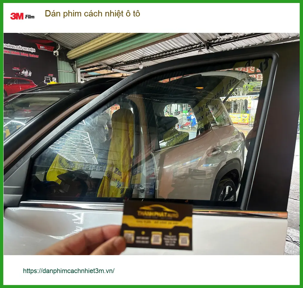 Bác Cường dán phim cách nhiệt ô tô Toyota Veloz tại Thủ Đức vì nắng gắt quá ảnh thực tế 3