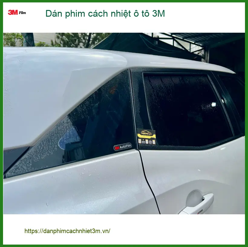 Anh Duy dán phim cách nhiệt 3M cho Mazda 3 tại Quận 2 chống nắng gắt
