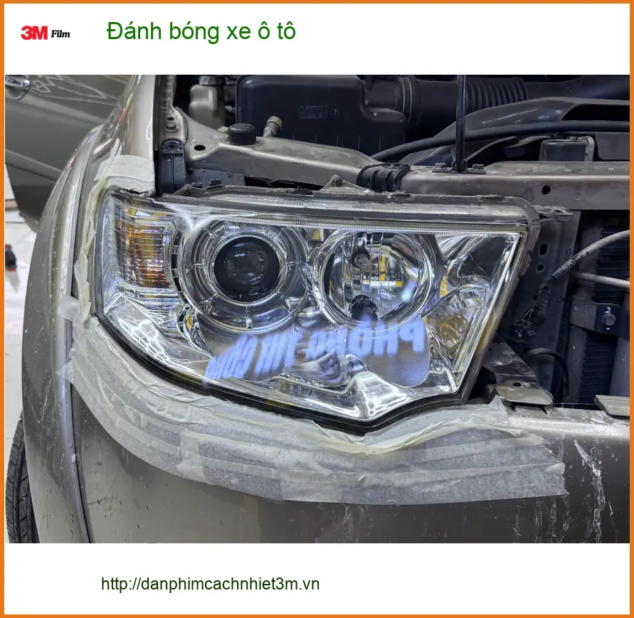 Anh Quang đánh bóng xe Hyundai Accent tại Thủ Đức để lấy lại vẻ sáng bóng như mới ảnh thực tế 2