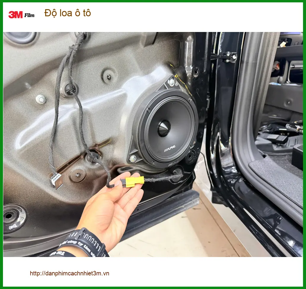 Anh Tấn độ loa ô tô cho Honda CRV tại Quận 1 để âm thanh sống động hơn