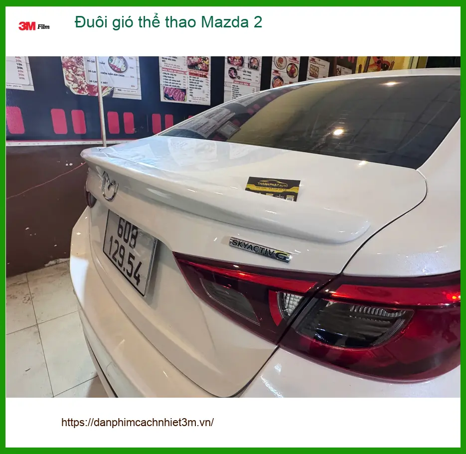 Anh Bách lắp đuôi gió thể thao Mazda 2 tại Quận Tân Phú để tăng vẻ cá tính