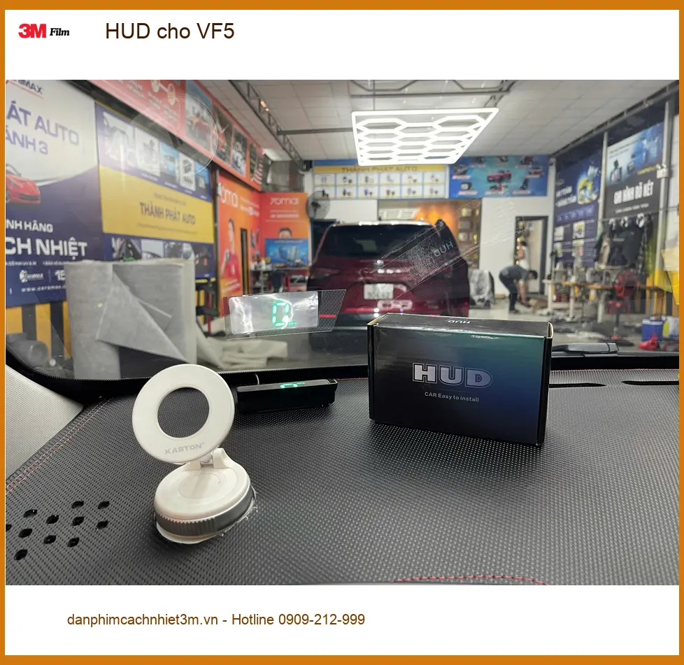 Anh Minh lắp HUD cho VF5 tại Quận Phú Nhuận để lái xe an toàn hơn ảnh thực tế 2