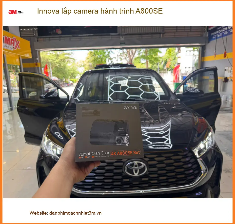 Anh Tùng lắp camera hành trình A800SE cho Toyota Innova tại Quận Tân Phú