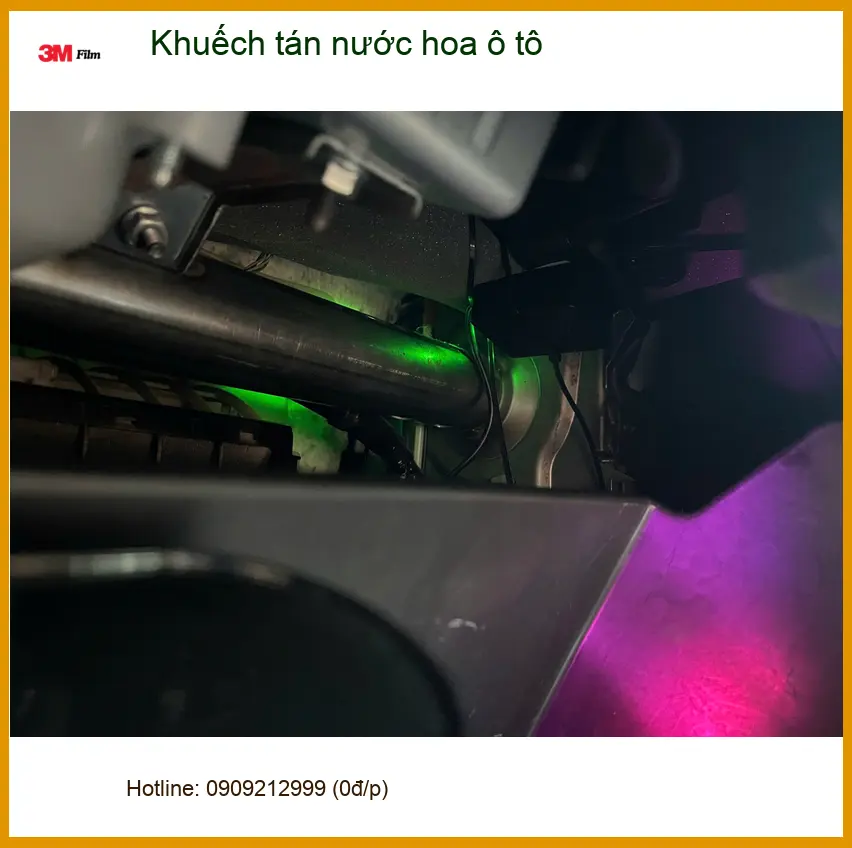 Anh Việt lắp khuếch tán nước hoa ô tô Honda HR-V tại Quận 10 để xe luôn thơm mát ảnh thực tế 3