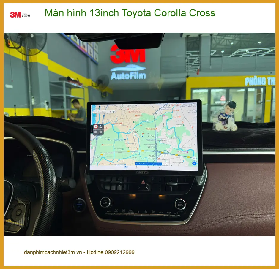 Anh Minh lắp màn hình 13inch Toyota Corolla Cross Hóc Môn xem bản đồ rõ hơn
