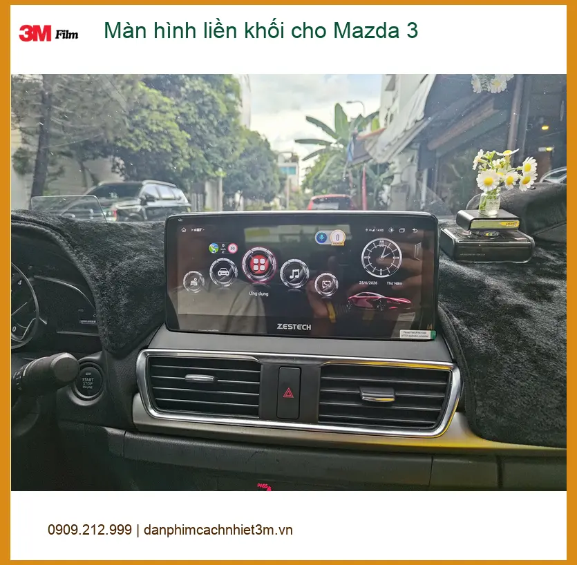 Chị Mai Anh lắp màn hình liền khối cho Mazda 3 tại Hóc Môn để nâng tầm giải trí trên xe