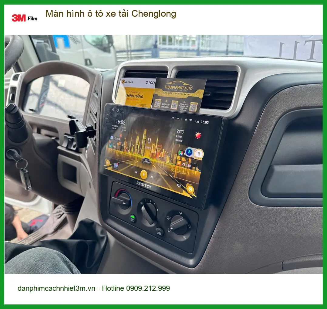 Anh Khải lắp màn hình ô tô xe tải Chenglong tại Phú Nhuận để dễ quan sát