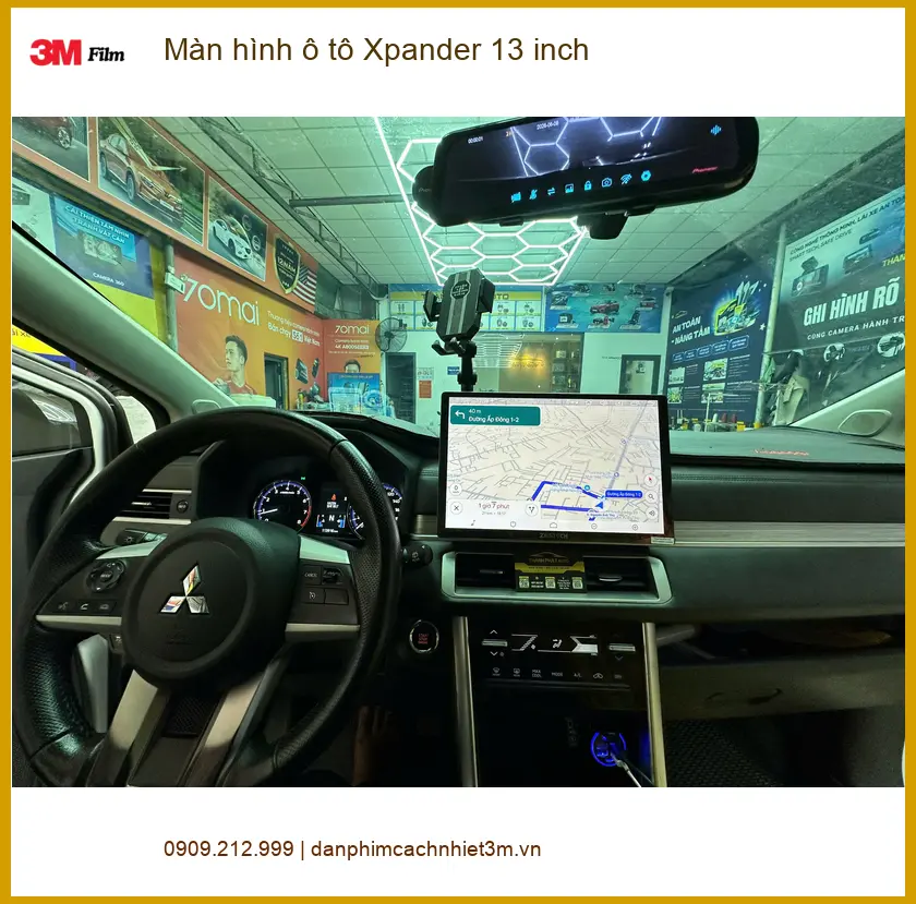 Anh Minh Khôi lắp màn hình ô tô Xpander 13 inch tại Quận Bình Thạnh