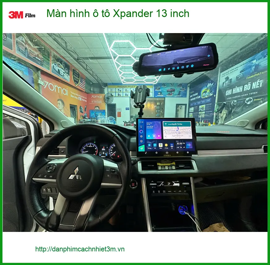 Anh Minh Khôi lắp màn hình ô tô Xpander 13 inch tại Quận Bình Thạnh ảnh thực tế 3