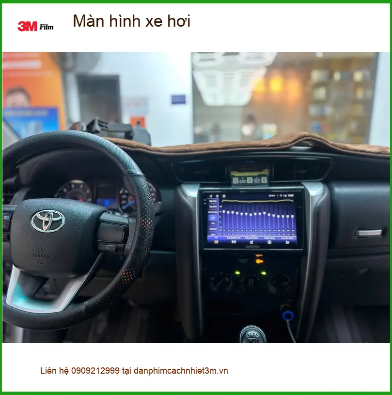 Anh Bách lắp màn hình xe hơi Honda HR-V tại Quận 4 để trải nghiệm công nghệ mới