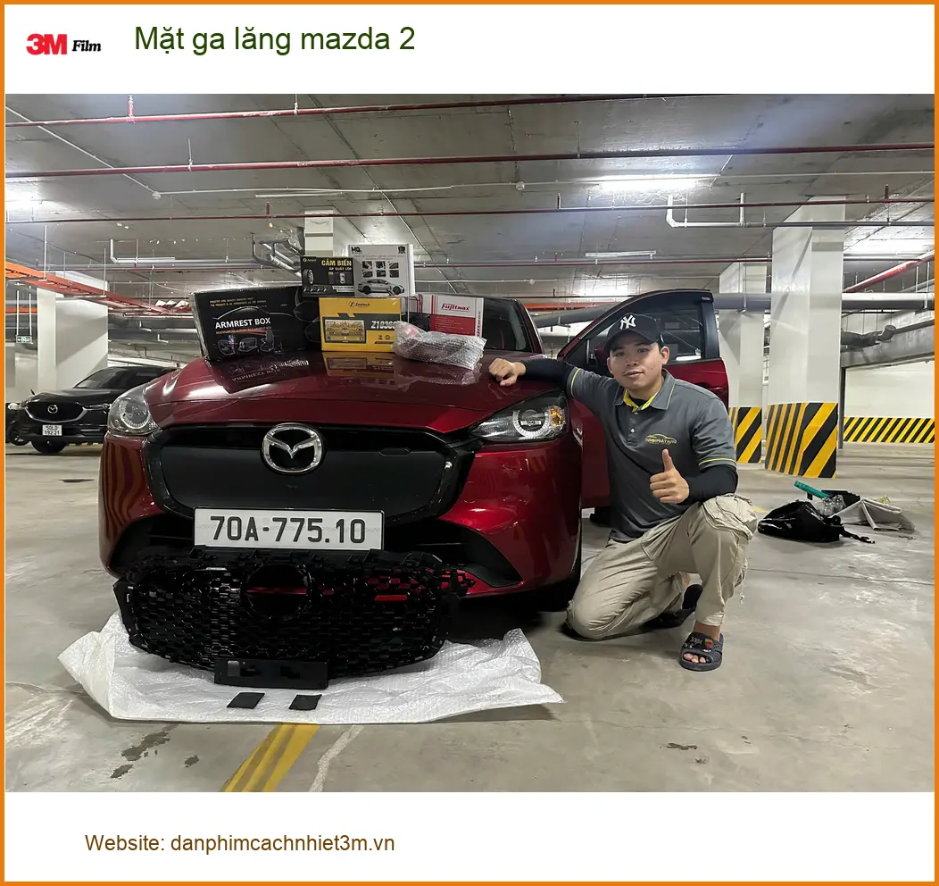 Anh Tùng lắp Mặt ga lăng Mazda 2 tại Quận 7 để xe trông sang hơn