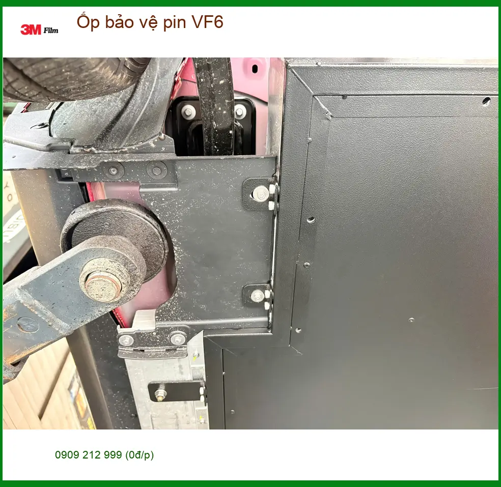 Anh Minh lắp ốp bảo vệ pin VinFast VF6 tại Quận Tân Phú để chống va đập, tăng tuổi thọ ảnh thực tế 5