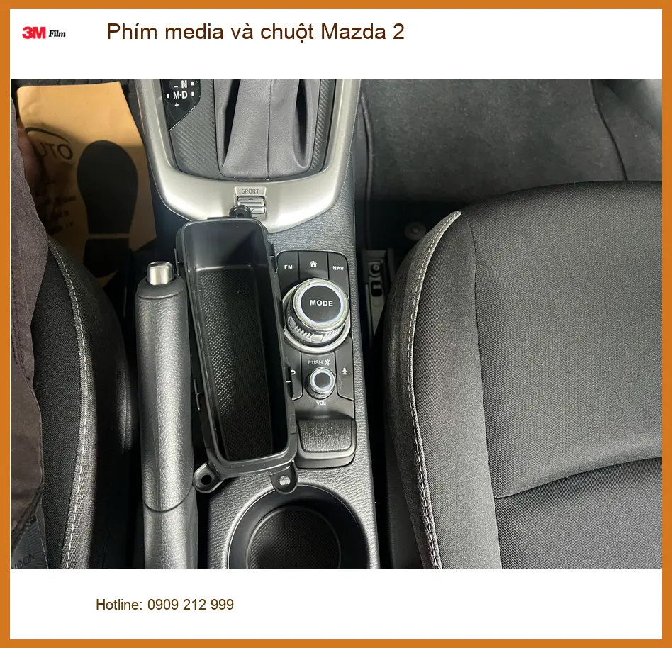 Anh Tùng lắp phím media và chuột Mazda 2 tại Quận 3 để điều khiển tiện lợi hơn ảnh thực tế 2