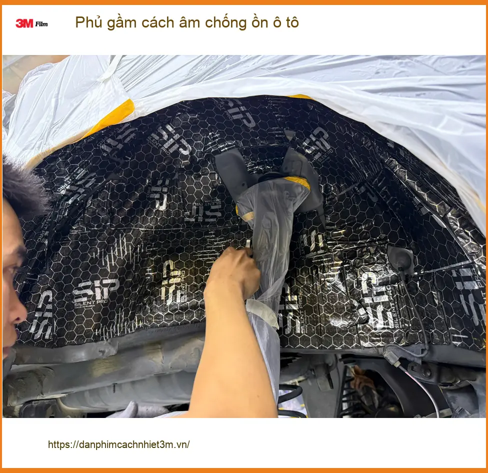 Anh Quân phủ gầm cách âm chống ồn Kia K3 tại Quận 12 để xe đi êm hơn ảnh thực tế 5